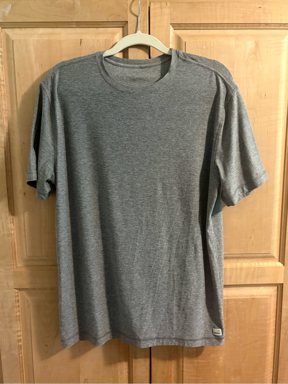 Vuori Heather Grey Short Sleeve Performance Tee Sz Medium